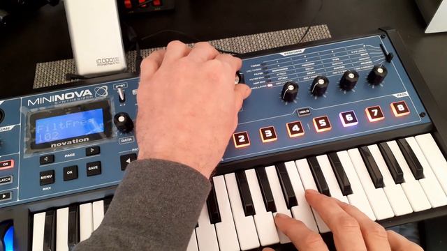 Novation mininova synth смотреть онлайн