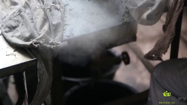 Юньнань, Цзингу. Часть 1. Производство чая пуэр на заводе Да Е, весна 2015 Yunnan, Jinggu, Da Ye смотреть онлайн