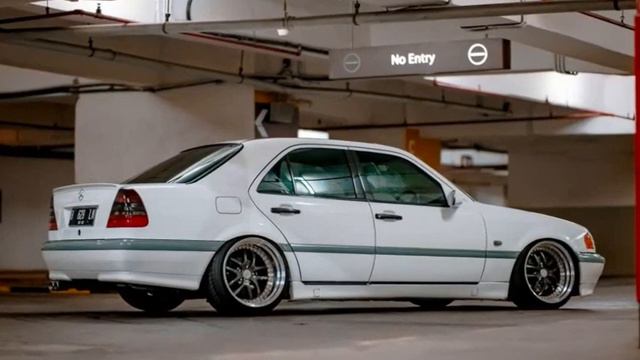 Tuning Mercedes Benz W202 1997 Stance