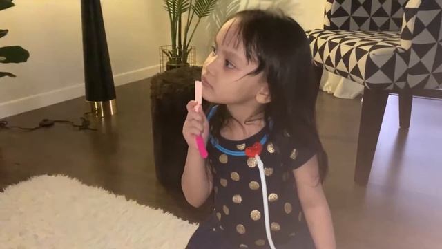 Me play with toys - fixing tools, doctor n makeup like Nastya and Diana смотреть онлайн