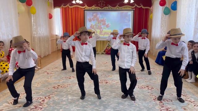 Подготовительная к школе группа - 2 комната, 8 марта смотреть онлайн