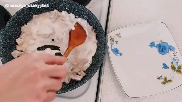 Ең оңай түскі ас. Курица в сметанном соусе. Легкий,быстрый, вкусный обед. смотреть онлайн
