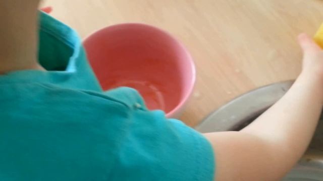 Сравниваем средства для мытья посуды, моющее средство Fairy и Lori. Видео отзыв смотреть онлайн