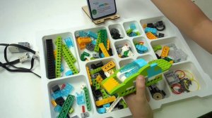 собираем машину Тесла из Лего WeDo 2.0