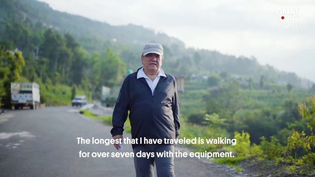 This Surgeon Has Restored Sight to 130,000 Blind People смотреть онлайн