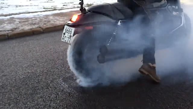 Harley Davidson V-rod BURNOUT смотреть онлайн