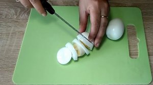 Закусочные бутерброды с икрой трески на скорую руку.