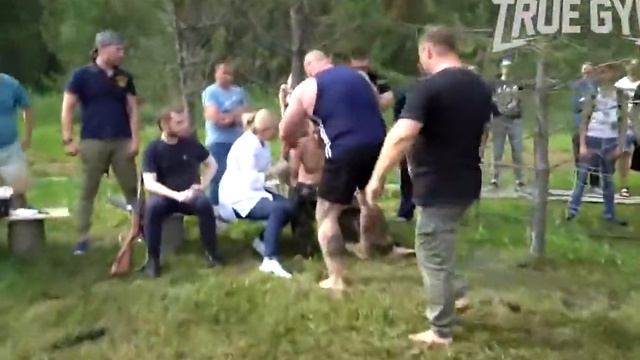 Maxim Novoselov - Knockout 2 Opponents At The Same Time