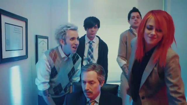 #kristenStewart This one’s going out to all the corporate drones out there. #SNL смотреть онлайн