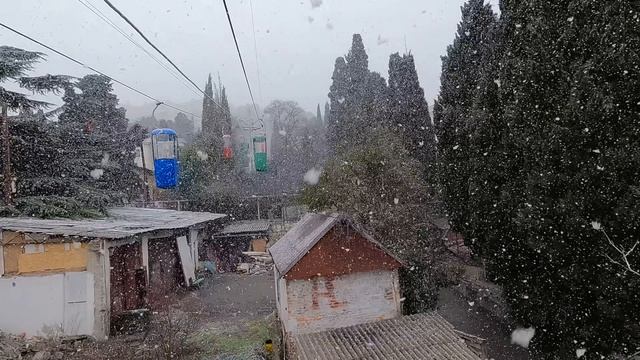 Крымчане не ЖДАЛИ такого СНЕГОПАДА. Ялту замело, ГОЛОЛЁД на дорогах. Показываю ВСЮ ПРАДВУ. смотреть онлайн