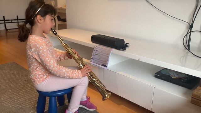 Ella plays the soprano sax смотреть онлайн