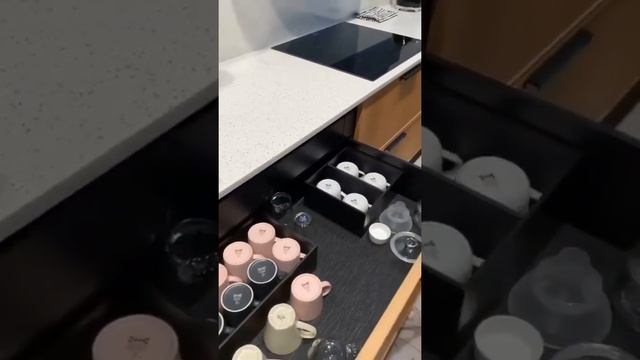 Наполнение для кухни? Идеальное решение для организации хранения?? #хранениенакухне #обзоркухни смотреть онлайн