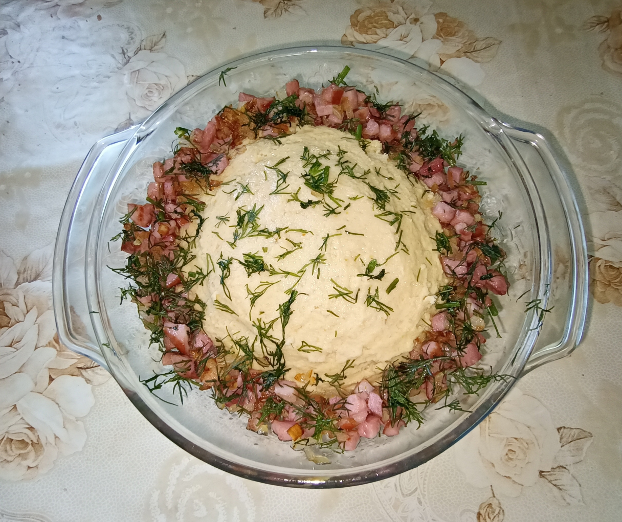 Гороховое пюре с обжаренным луком и колбасой смотреть онлайн