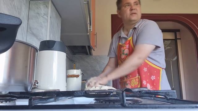 Как испечь кулебаки и как испечь плюшки. смотреть онлайн