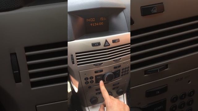 Настройка часов и даты на Opel Astra H 1,6 2008 г.в. смотреть онлайн