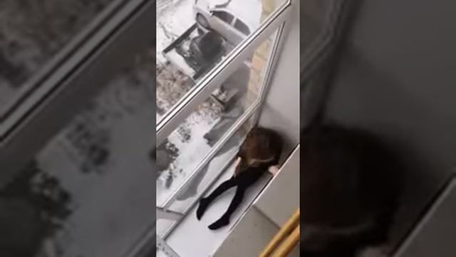 Клип Девочка с каре Мукка наоборот смотреть онлайн