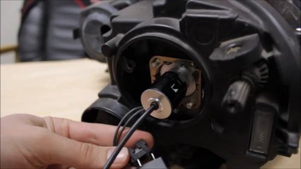 Как устанавливать светодиодные LED лампы H7 | Установка ламп с переходником | Turbine и Red Storm