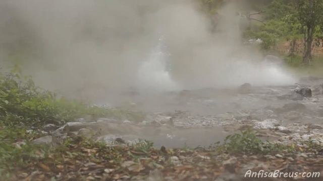 Таиланд. Huai Nam Dang National Park. Гейзер. смотреть онлайн