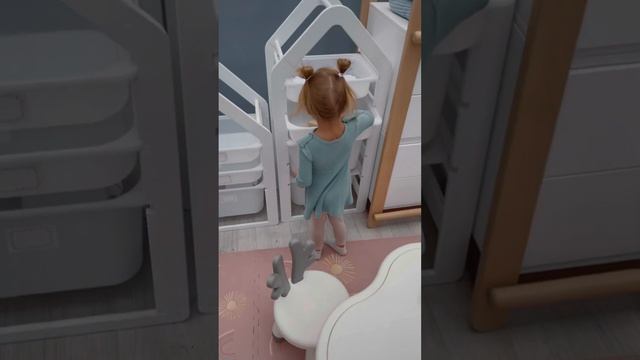 Детская мебель Vrost: стеллажи для хранения игрушек, детский мультифункциональный стол и стульчик