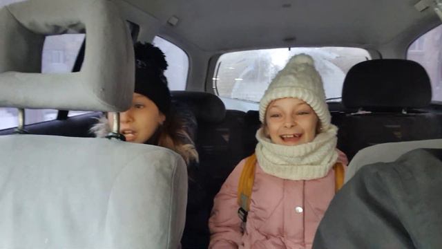 24.12.2020 Юля и Алиса поют песню про новый год. смотреть онлайн