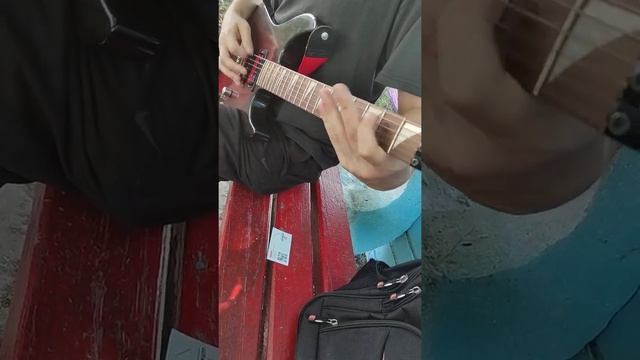 Ещё один видос , посиделки в парке , тест гитары и карманного усилителя Xvive GA4 Metal. смотреть онлайн