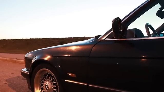 Сохранившаяся BMW E32 740i в СПБ смотреть онлайн