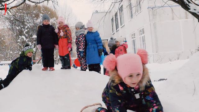 Детская Зимняя Снежная Горка смотреть онлайн