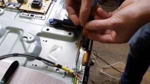 Телевізор Samsung QE50Q60TA не вмикається