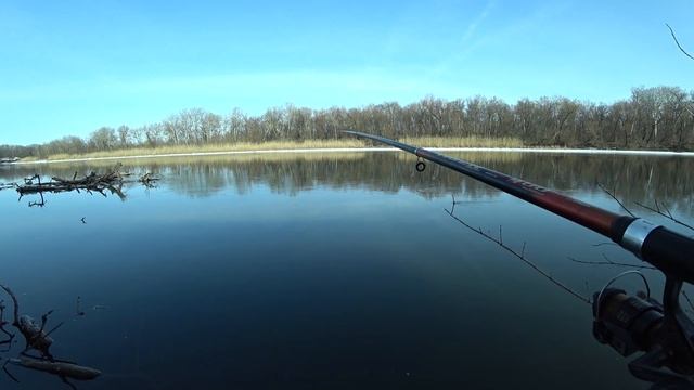 Рыбалка зимой на открытой воде, ловля окуня на мормышку. смотреть онлайн