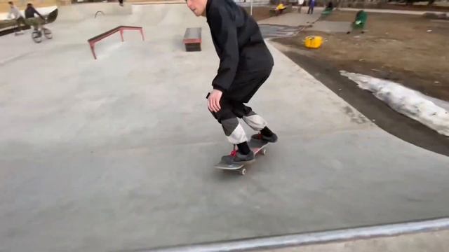 VLOG:Валера бомбит споты? стрит споты,парковое катания от Никиты Ластухина смотреть онлайн