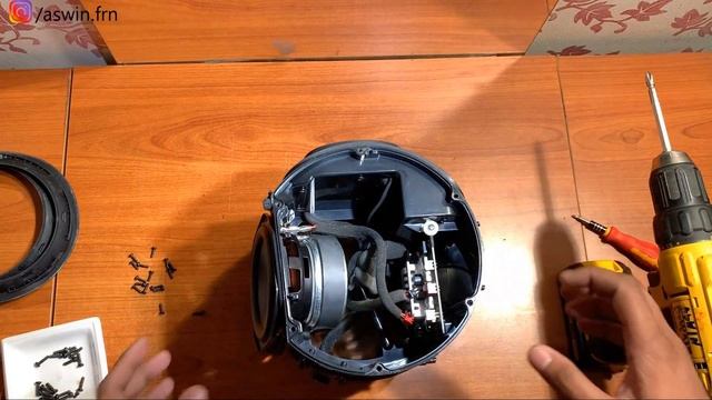 JBL Boombox - COMPLETE TEAR DOWN / DISSASSEMBLE [2019] смотреть онлайн