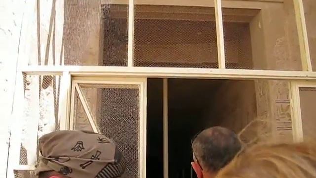 Очередь на входе в гробницу. Египет смотреть онлайн