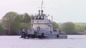 Буксиры-толкачи «РТ-316» и «Геннадий Уралëв» ведут вниз по реке катер «Стриж-7» с понтоном!