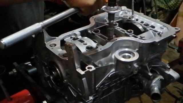 Armado de motor GEELY 4G15 modelo GX3 ajuste torque y torque angular. parte 1 смотреть онлайн
