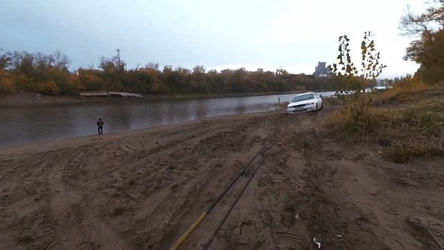МЫ ВСЕ-ТАКИ ЕГО НАШЛИ! ОСЕННИЙ ОКУНЬ ГИГАНТ ОТОРВАЛ ПЛЕТЕНКУ! смотреть онлайн