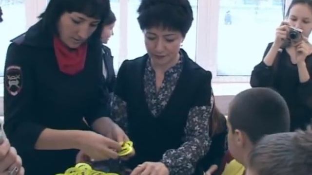 Школьники станут заметнее на дорогах смотреть онлайн