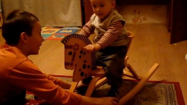 Объезжаем деревянную лошадку смотреть онлайн