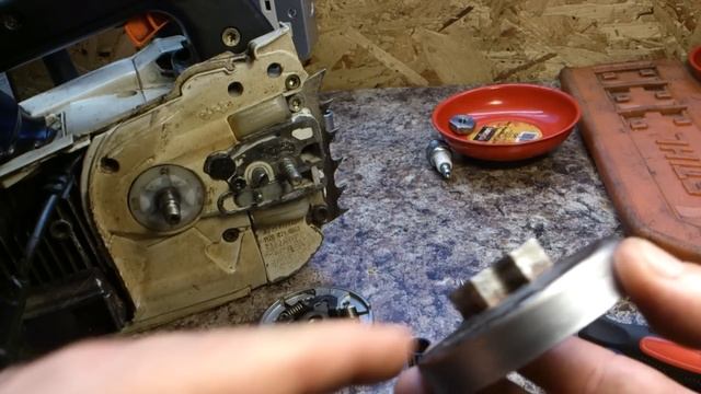 Stihl MS200T Chainsaw Sprocket & Clutch Removal, Inspection & Refit смотреть онлайн