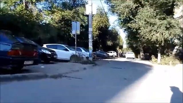 Прогулка по улице Елецкой в Волгограде в сентябре 2021 года, уличная торговля, магазины и пешеходы смотреть онлайн