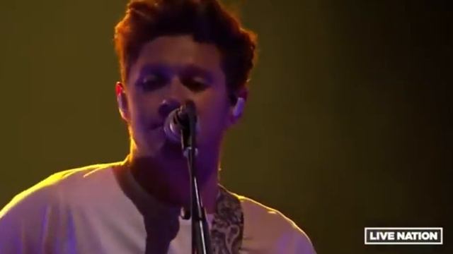 Drag Me Down - Niall Horan - Flicker Tour Live from Amsterdam смотреть онлайн