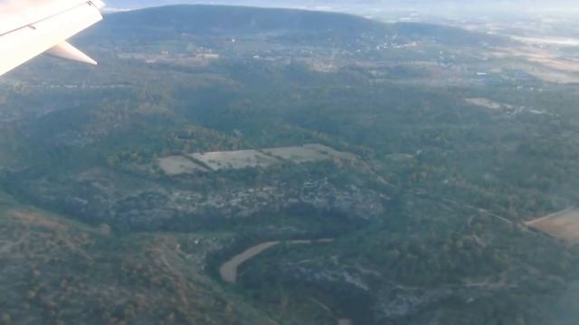 Майорка под крылом самолета и самолет на закате смотреть онлайн