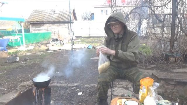 Приготовление рыбного супа на костре смотреть онлайн