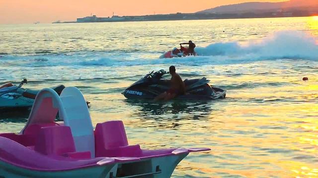 Катание на гидроцикле в Геленджике Jetskiing in Gelendzhik смотреть онлайн