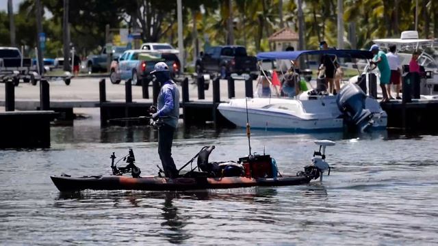 Boat is Sinking ! Boater Panics and Destroys Boat ! (Chit Show) смотреть онлайн