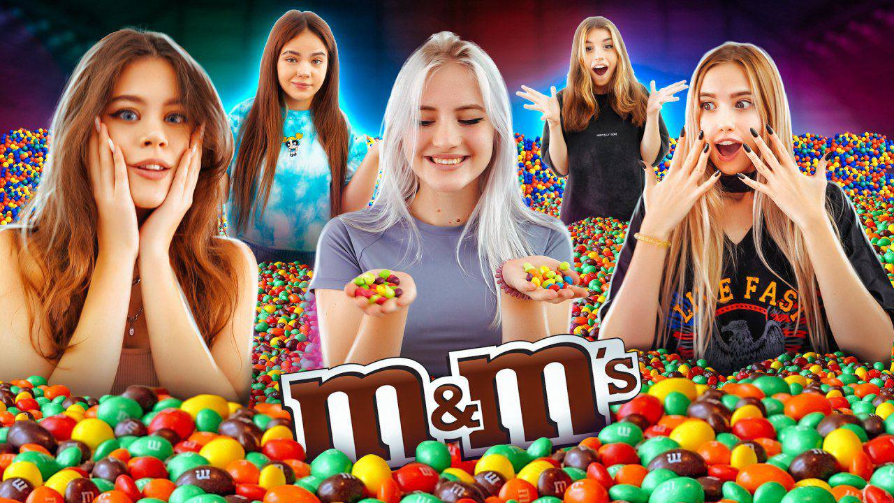 ЭТО НЕВОЗМОЖНО: ИЩЕМ M&M’s В ЦЕЛОМ БАССЕЙНЕ СО SKITTLES.mp4