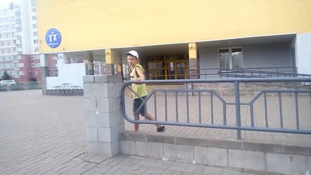 Манки через большой забор