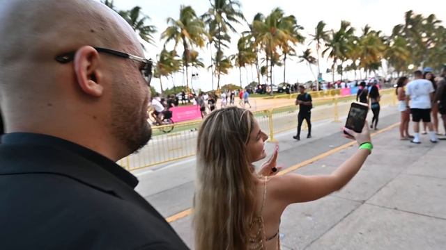 Fake Pitbull Prank on Antonio Brown! смотреть онлайн