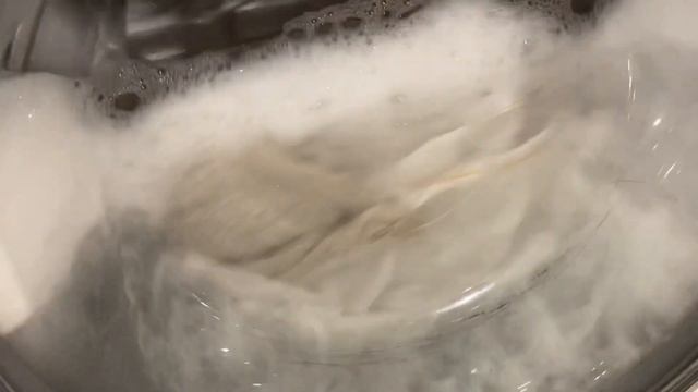 СТИРКА ОДЕЖДЫ И ОБУВИ. ИНТЕНСИВНО 60°! МНОГО ГЕЛЯ ДЛЯ СТИРКИ. смотреть онлайн