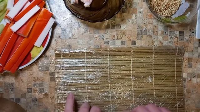 КАК КРУТИТЬ РОЛЛЫ?РОЛЛЫ РИСОМ ВНУТРИ.РОЛЛЫ РИСОМ СНАРУЖИ. САМЫЕ ПРОСТЫЕ РОЛЛЫ. смотреть онлайн