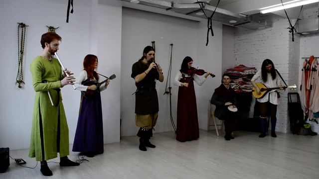 Skogenvard & Alina Gingertail - An Dro / Drowsy Maggie смотреть онлайн